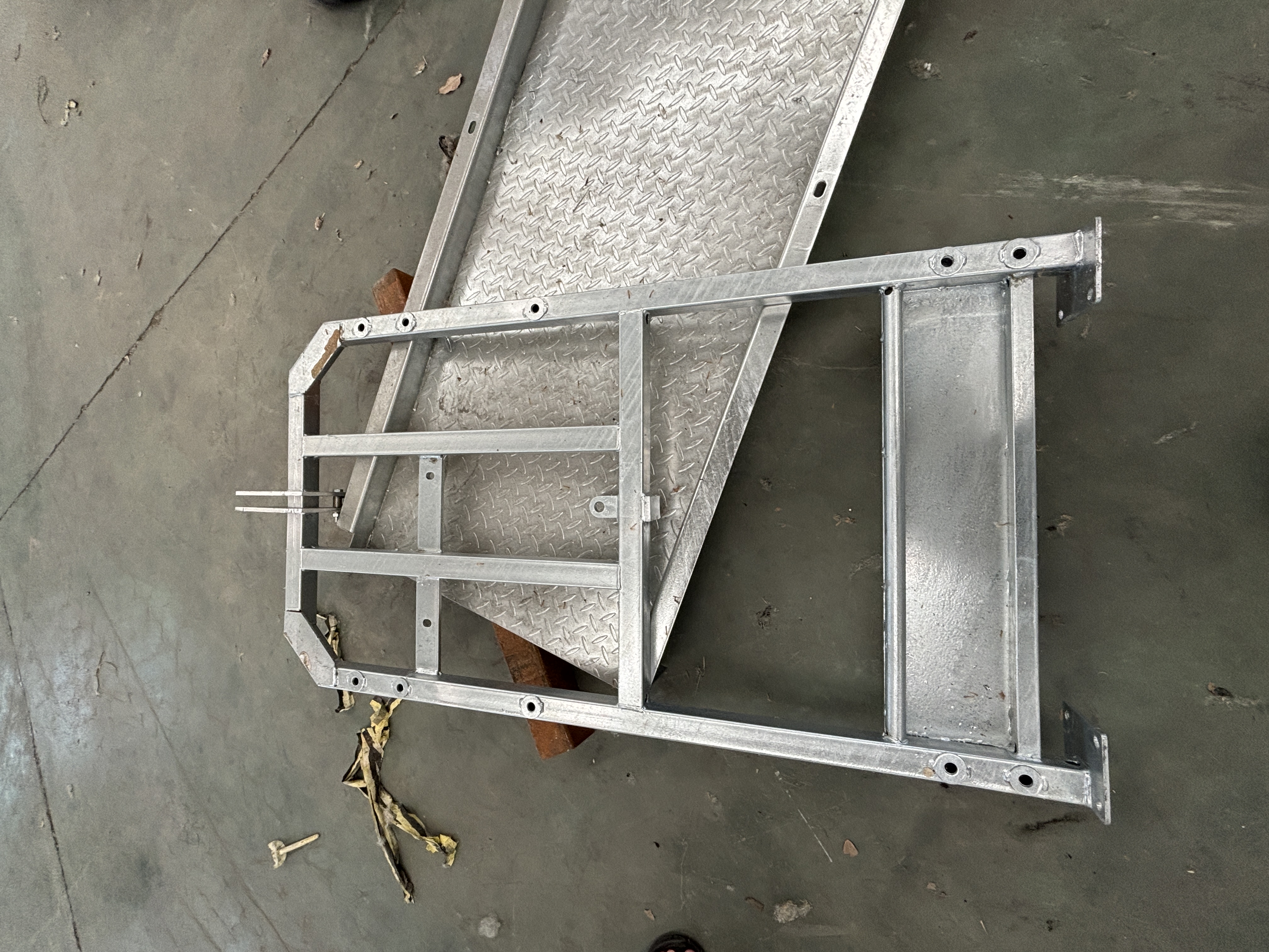 Hoist mounting rack